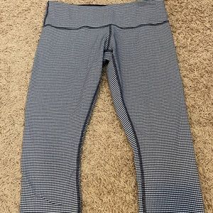 Lululemon capris trendy check pattern navy size 8